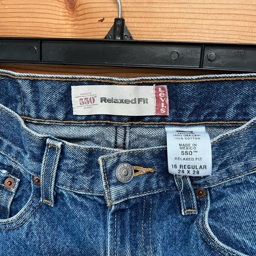Levi’s Vintage 550 Relaxed Fit Cutoff Denim Shorts Distressed High Rise - Picture 2 of 5